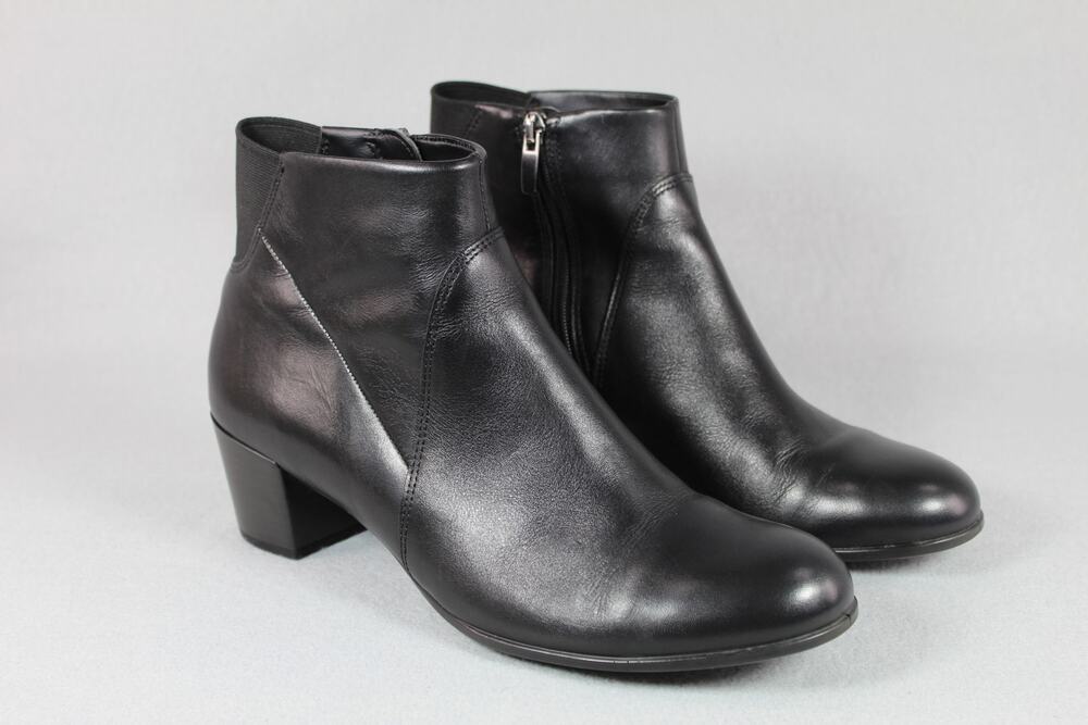 Ecco Shape M 35 Black Leather Ankle Boots Women's 9 EU 40 Side Zip 2 inch Heel